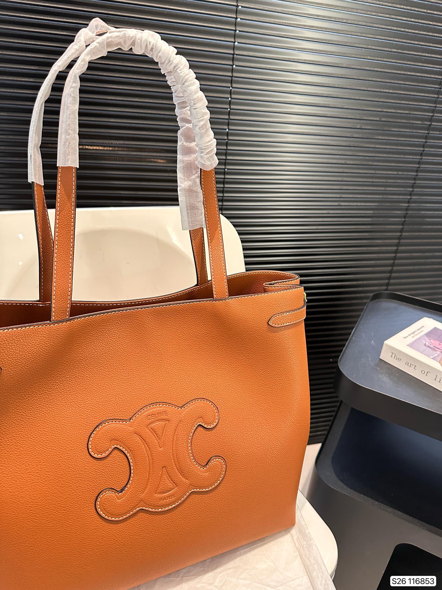 Ce new arrival 2025 tote bag size: 33 * 30 cm