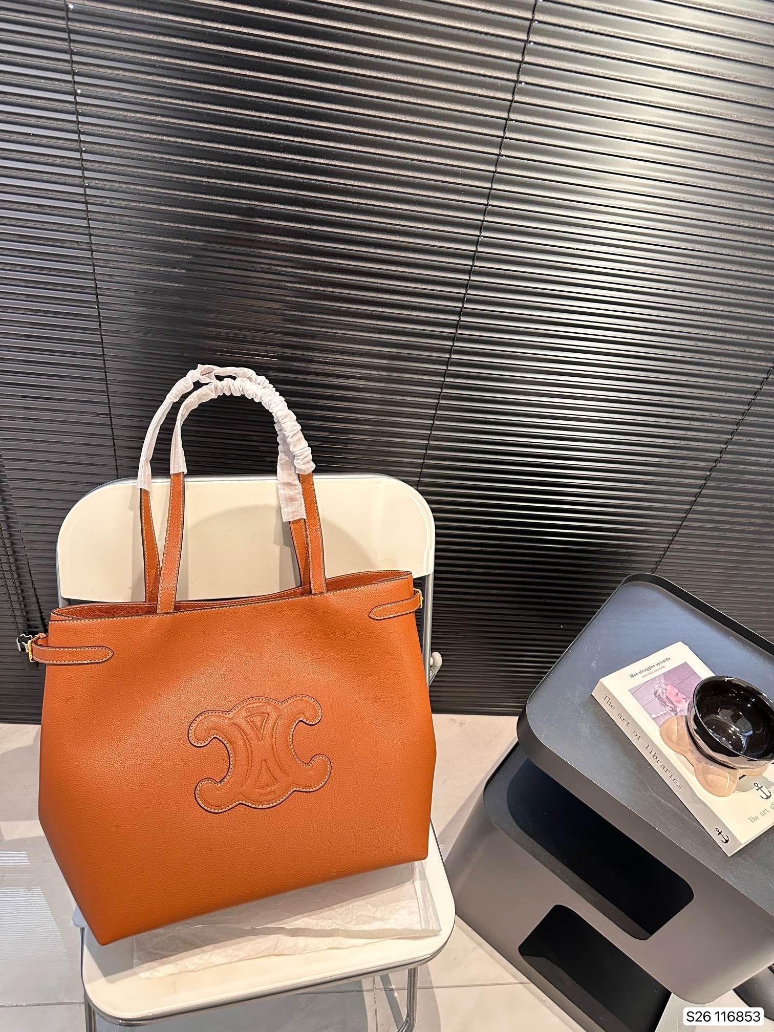 Ce new arrival 2025 tote bag size: 33 * 30 cm