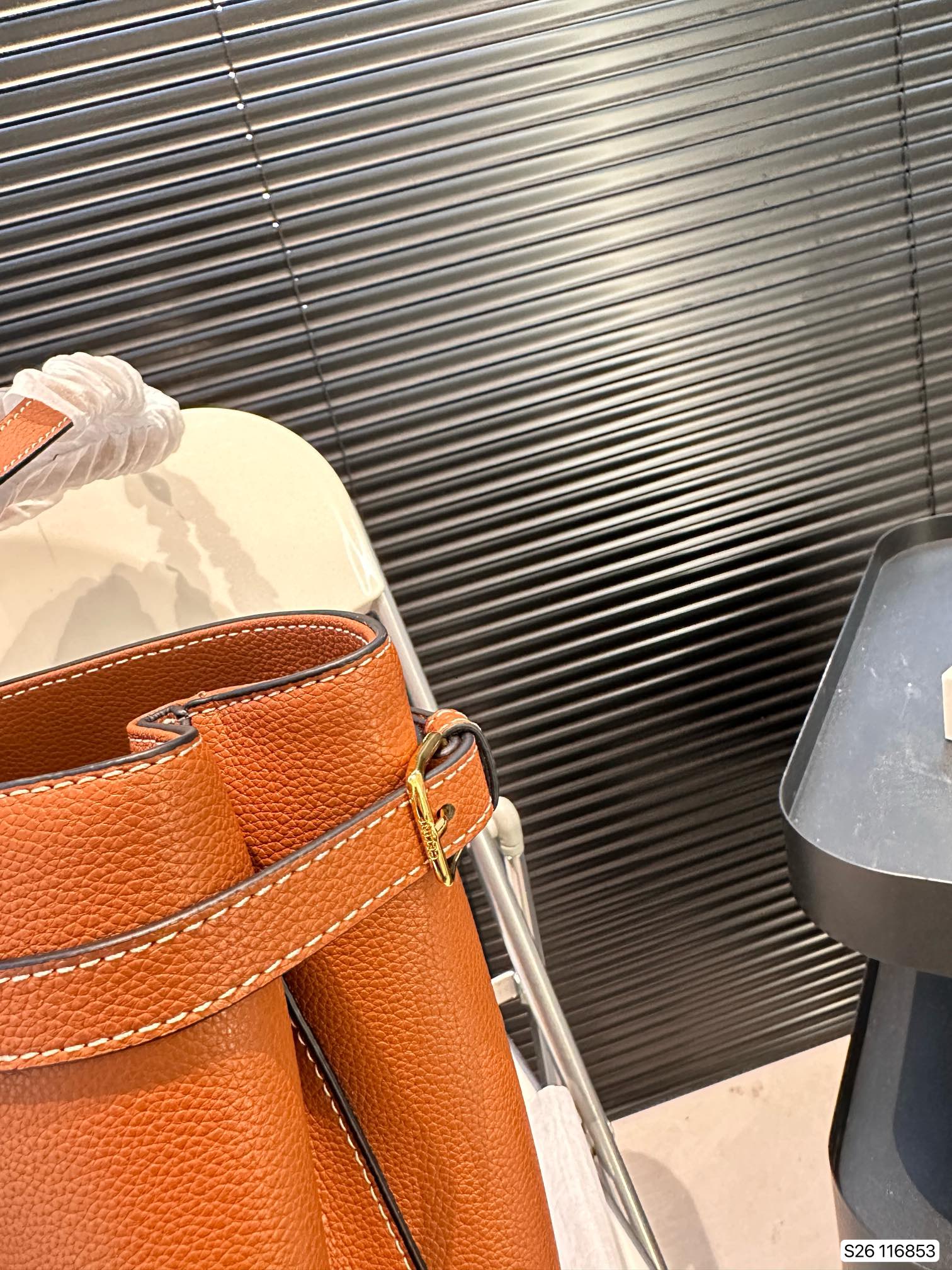 Ce new arrival 2025 tote bag size: 33 * 30 cm