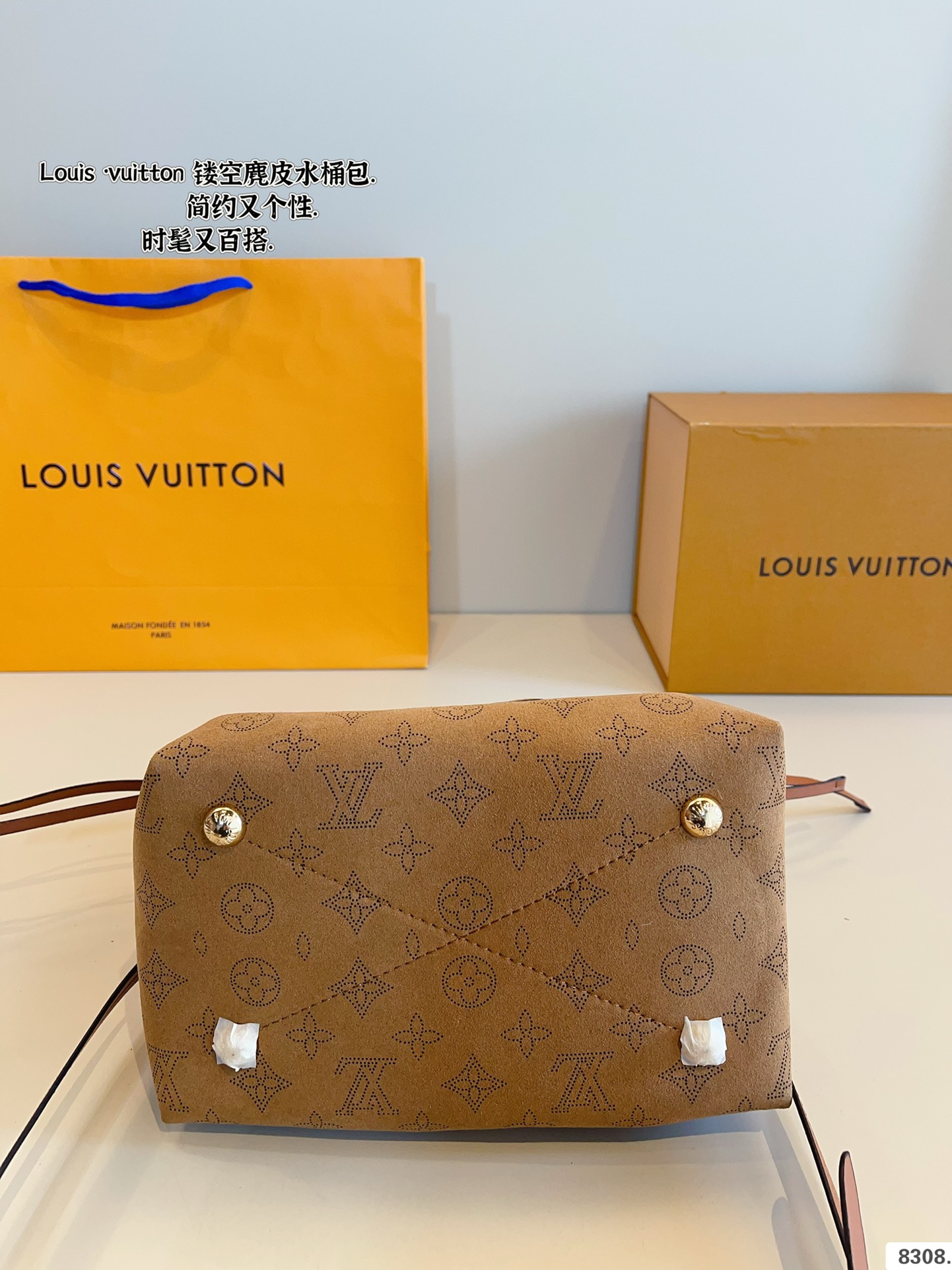 Louis new arrival bucket bag size: 23*14*19cm