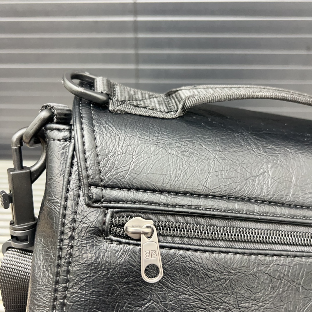 Balen new arrival Army bag size；22*19 cm top quality~