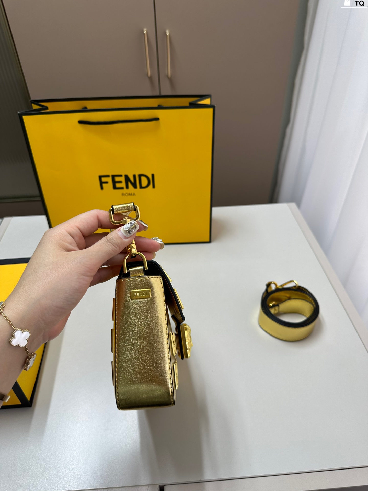 Fen ver new arrival Baguette bag size: 22*12 cm