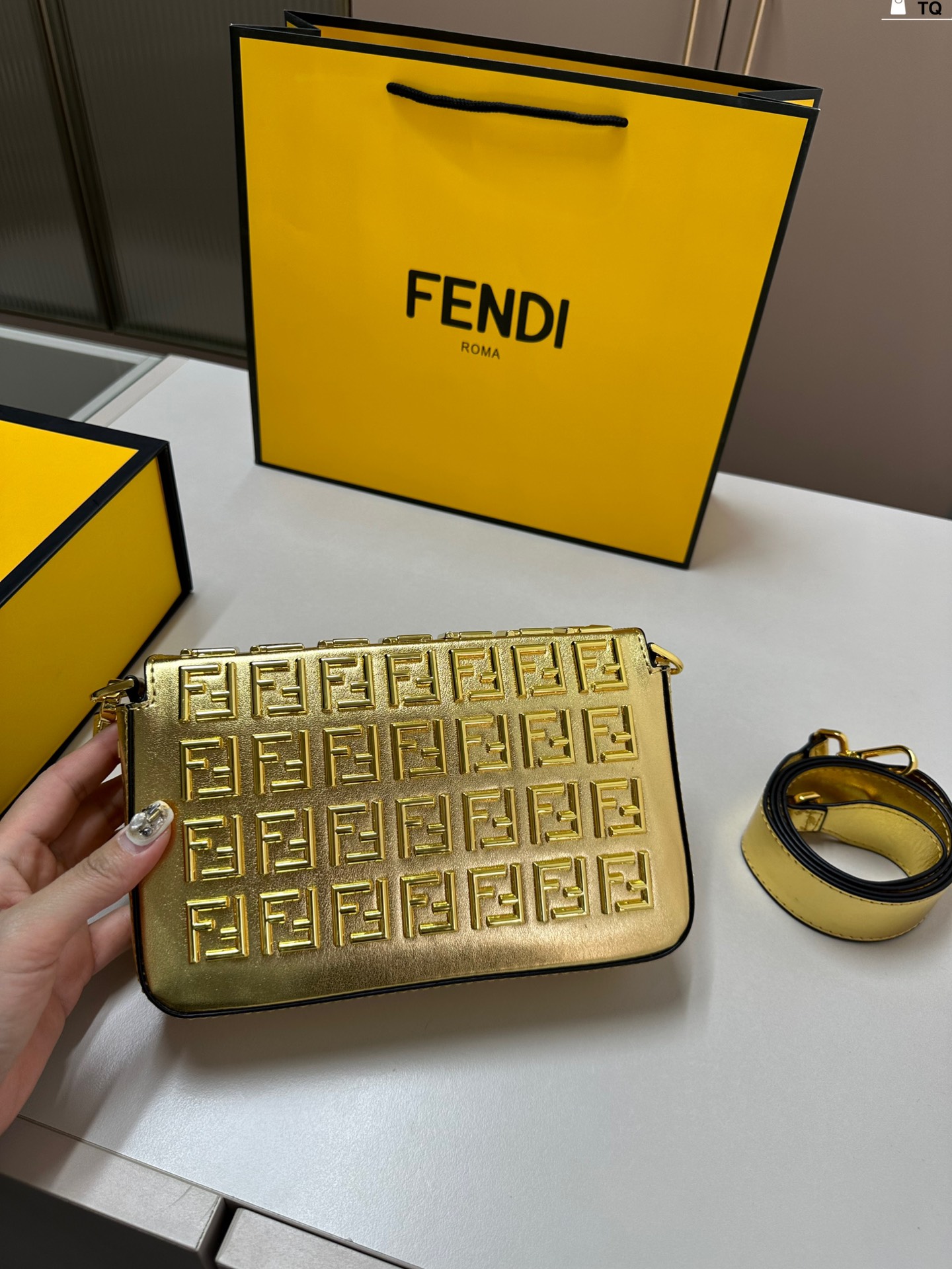 Fen ver new arrival Baguette bag size: 22*12 cm