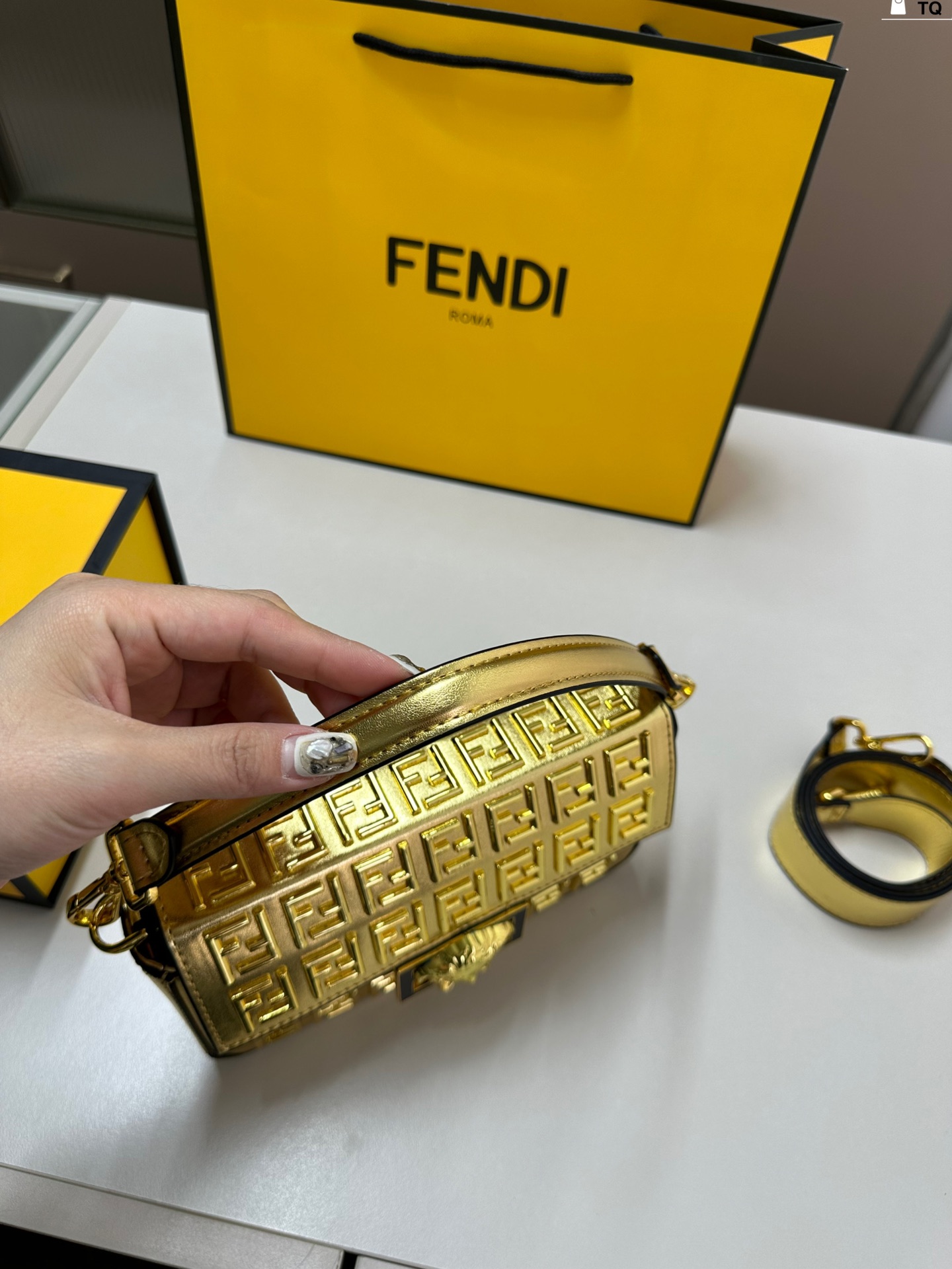 Fen ver new arrival Baguette bag size: 22*12 cm