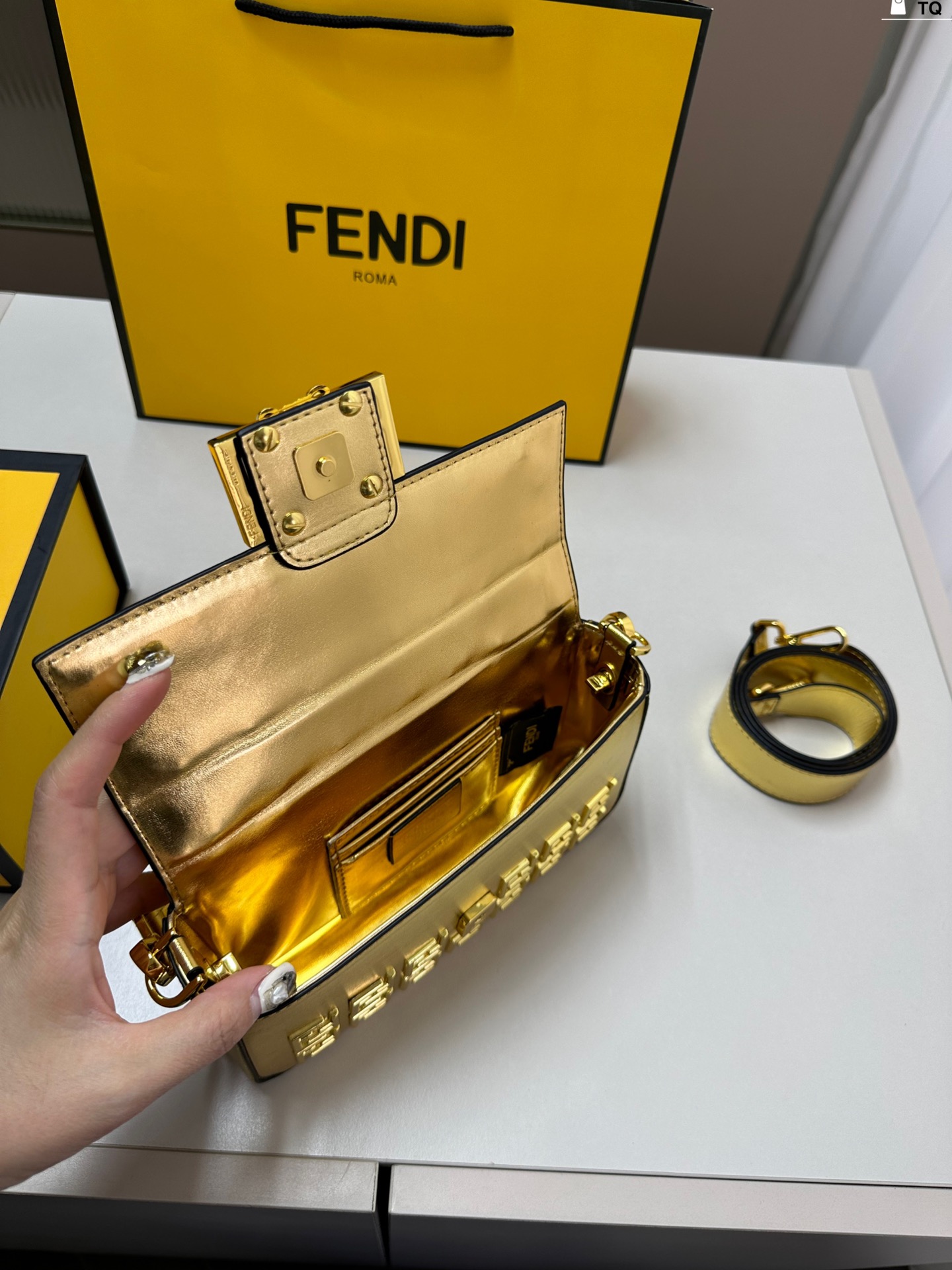 Fen ver new arrival Baguette bag size: 22*12 cm