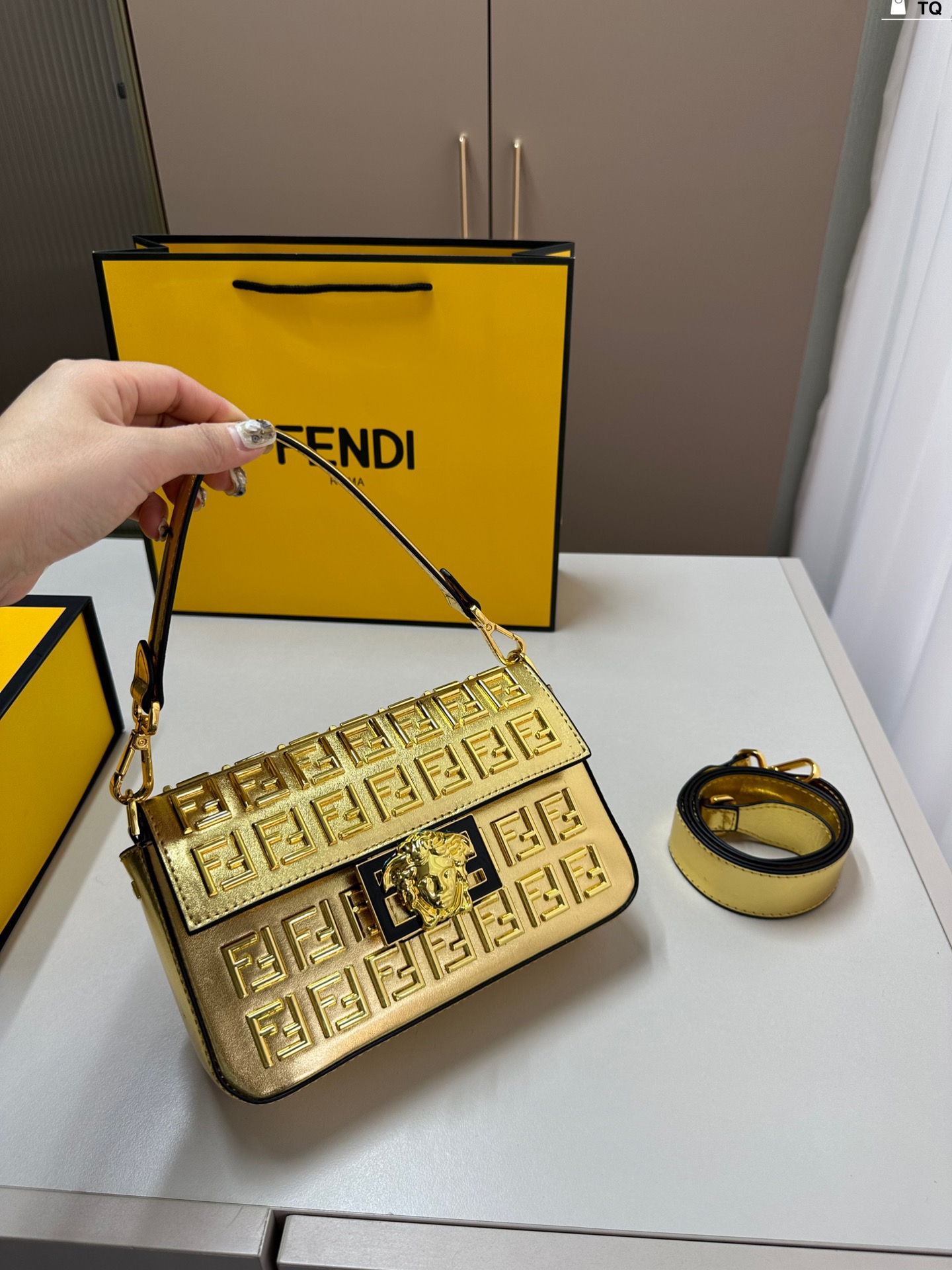 Fen ver new arrival Baguette bag size: 22*12 cm