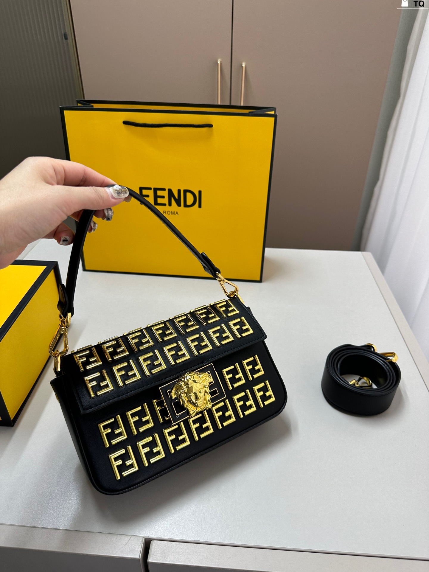 Fen ver new arrival Baguette bag size: 22*12 cm