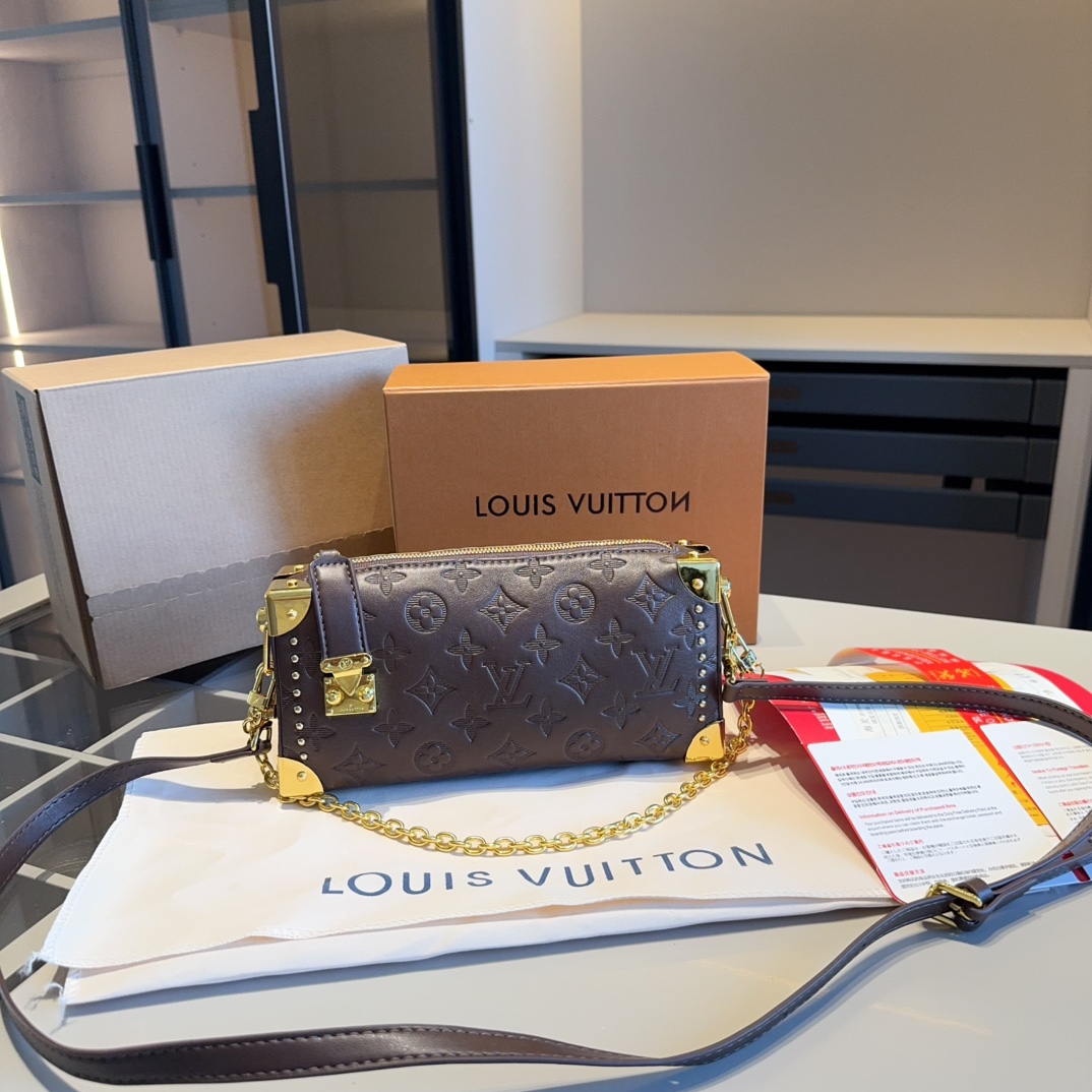 Louis new arrival slim trunk bag size:23*11*5 cm