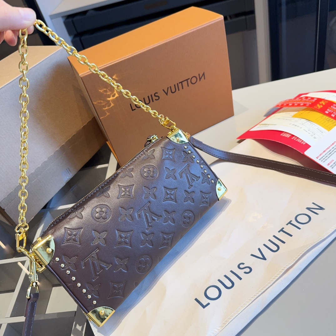 Louis new arrival slim trunk bag size:23*11*5 cm