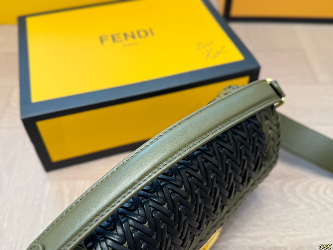 Fen new arrival Baguette bag size: 26 * 15 cm