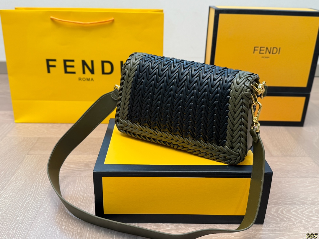 Fen new arrival Baguette bag size: 26 * 15 cm