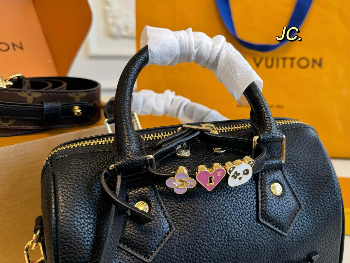 Louis new arrival speedy bag size: 20*15 cm