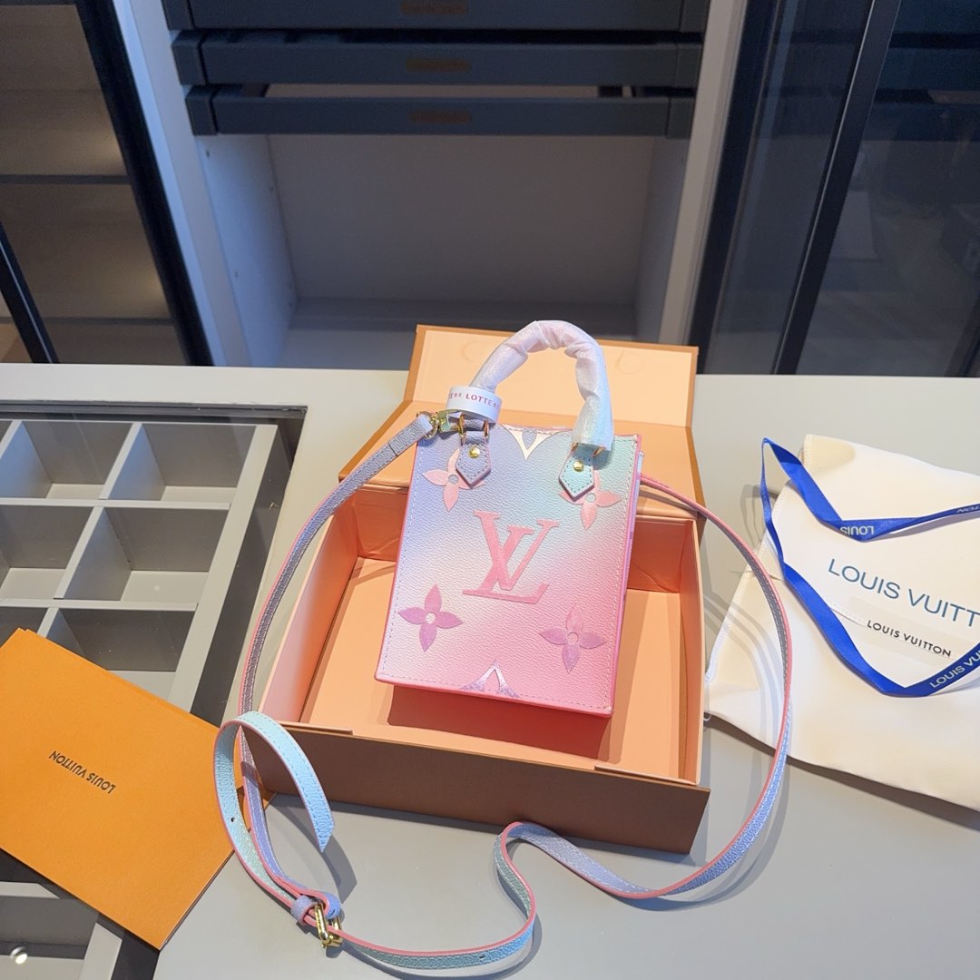 louis new arrival pink mini tote bag size: 14*17*5 cm