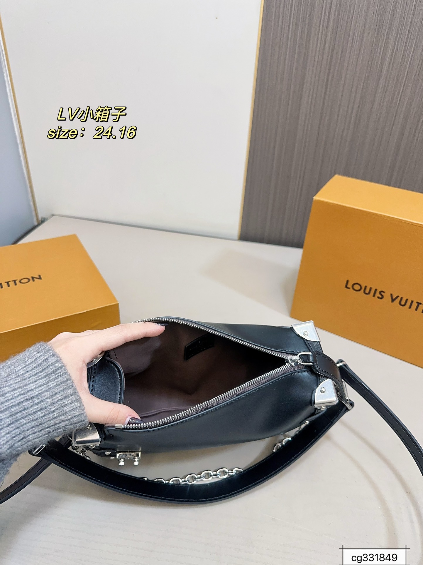 Louis new arrival Side trunk bag size: 24*16 cm