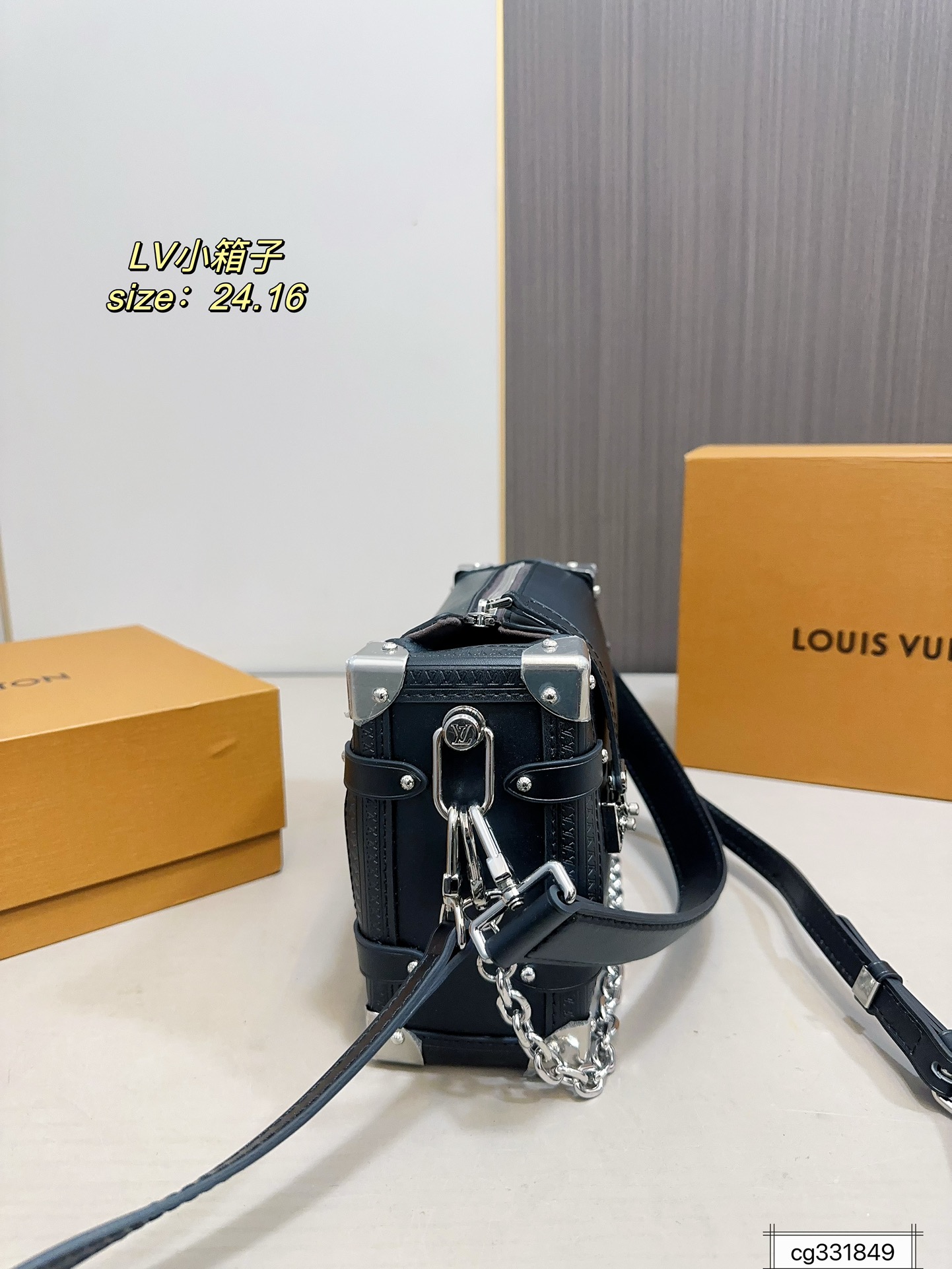 Louis new arrival Side trunk bag size: 24*16 cm