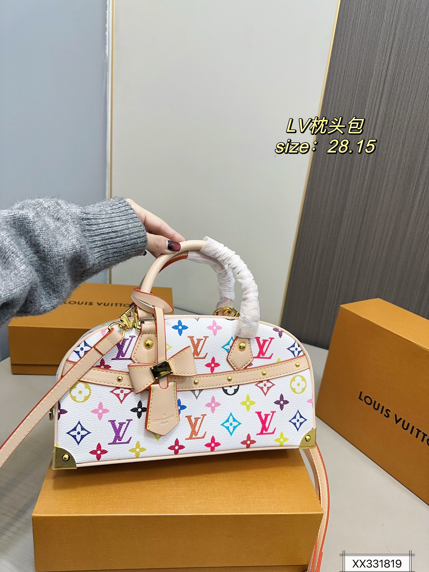 Louis new arrival bag size；28*15 cm