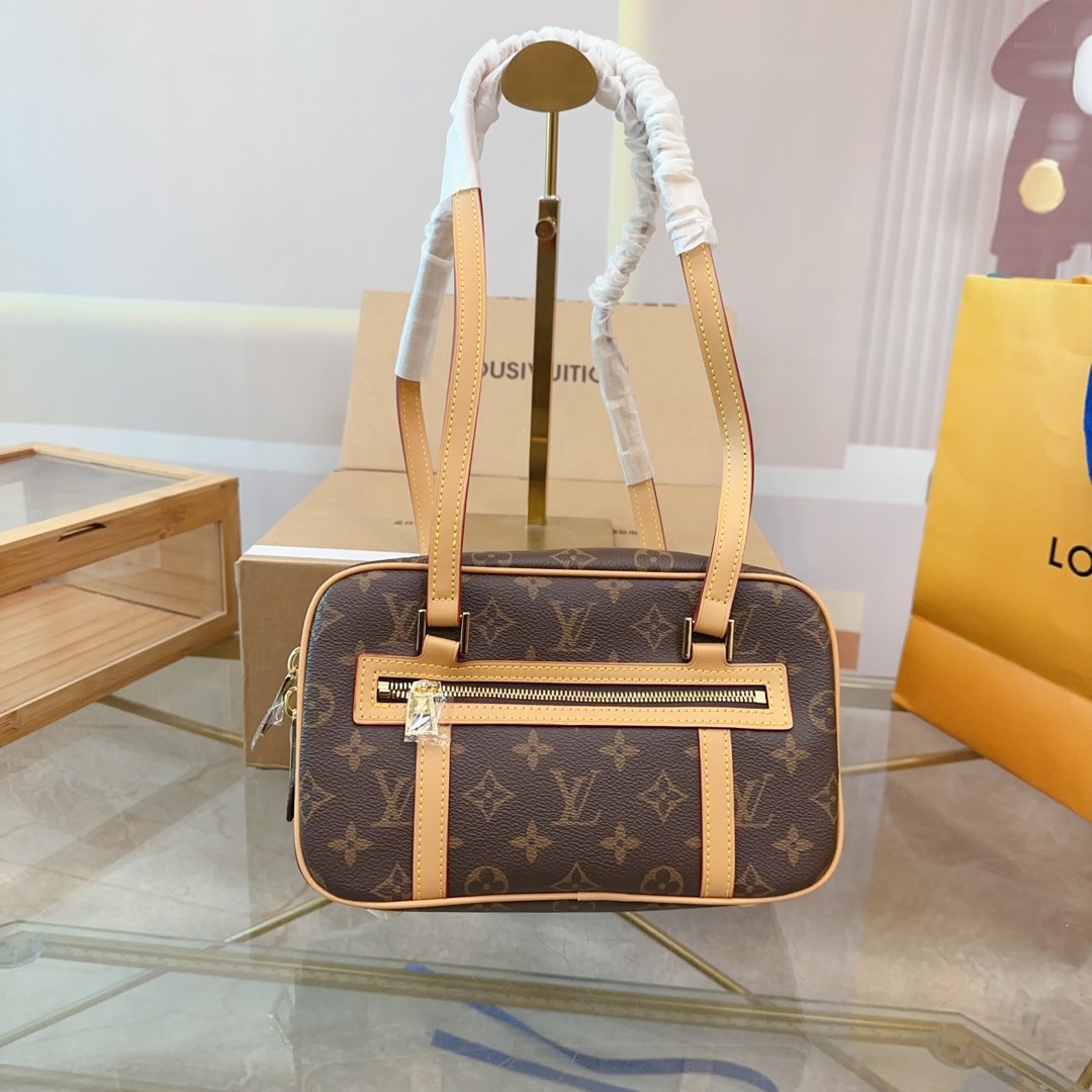 Louis new arrival vintage bag size: 25*15cm