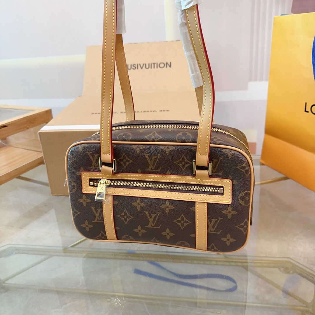 Louis new arrival vintage bag size: 25*15cm