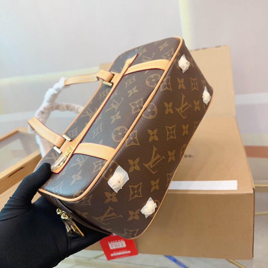 Louis new arrival vintage bag size: 25*15cm