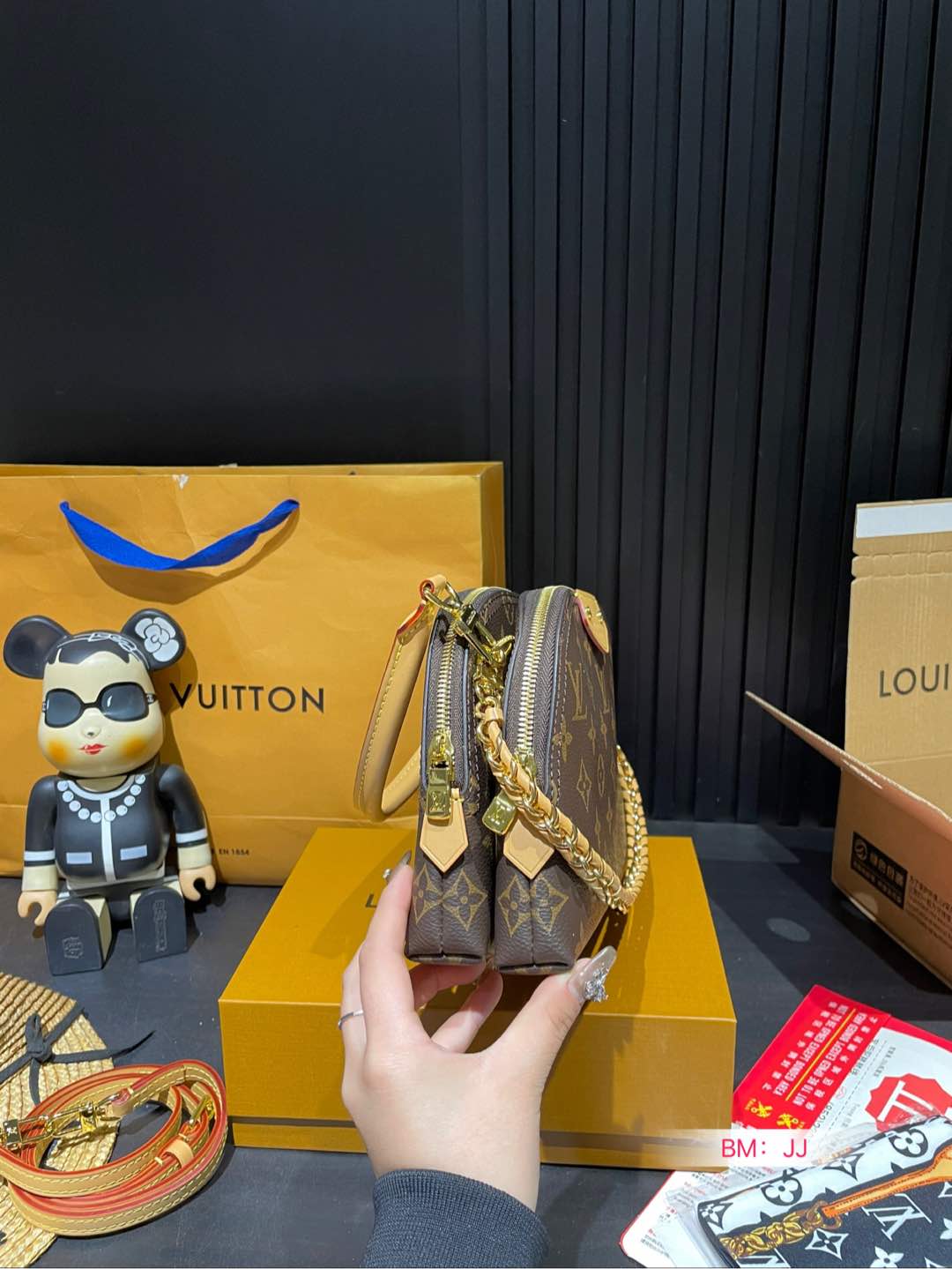 Louis new arrival bb bag size: 24*15 cm