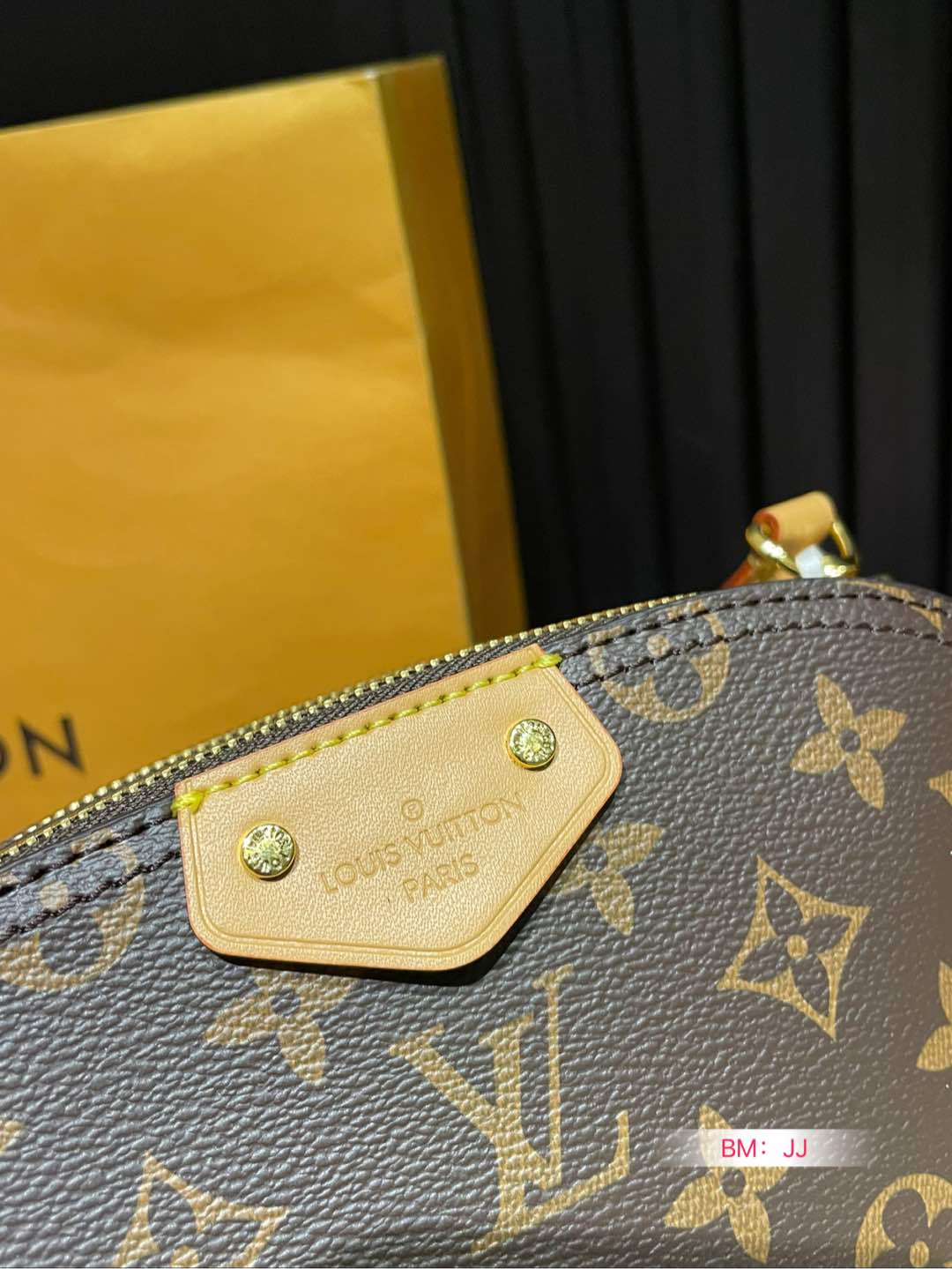 Louis new arrival bb bag size: 24*15 cm