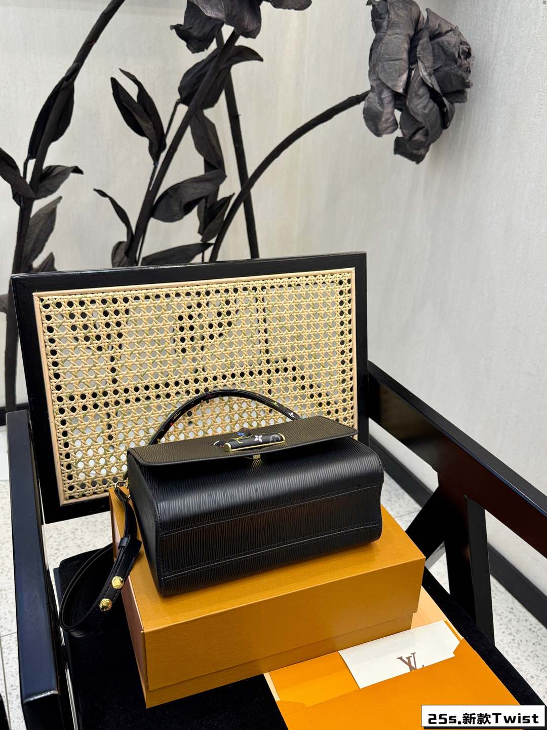 Louis 2025 new arrival twist bag size: 23*16cm