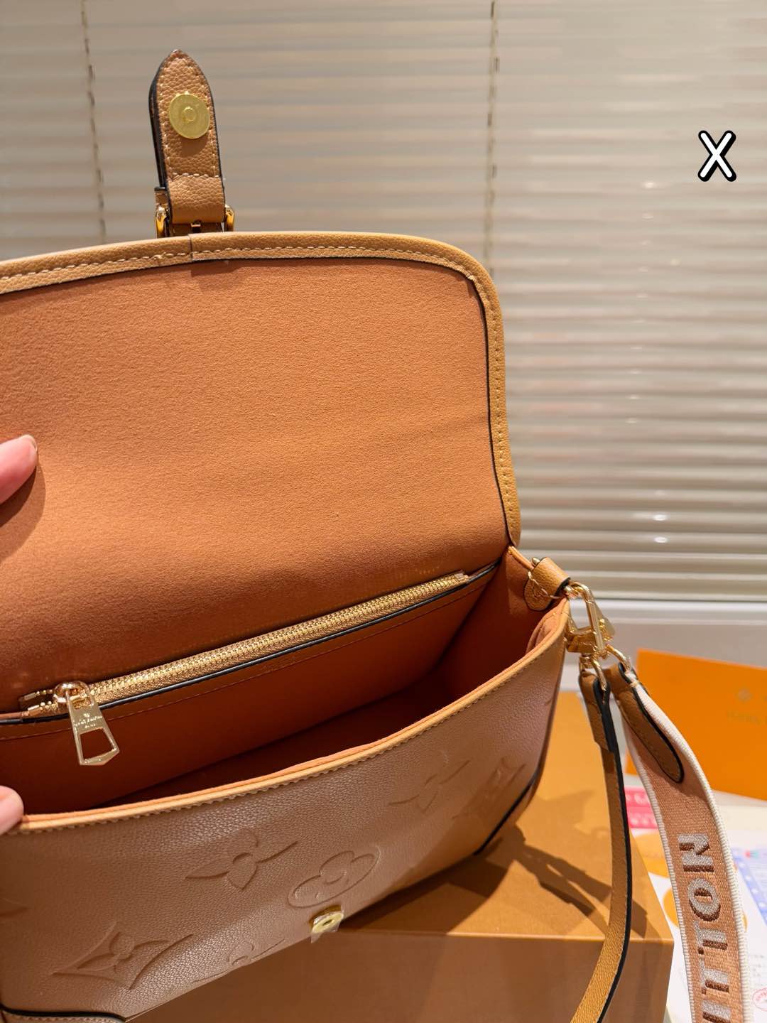 Louis new arrival Diane bag size: 25*15 cm