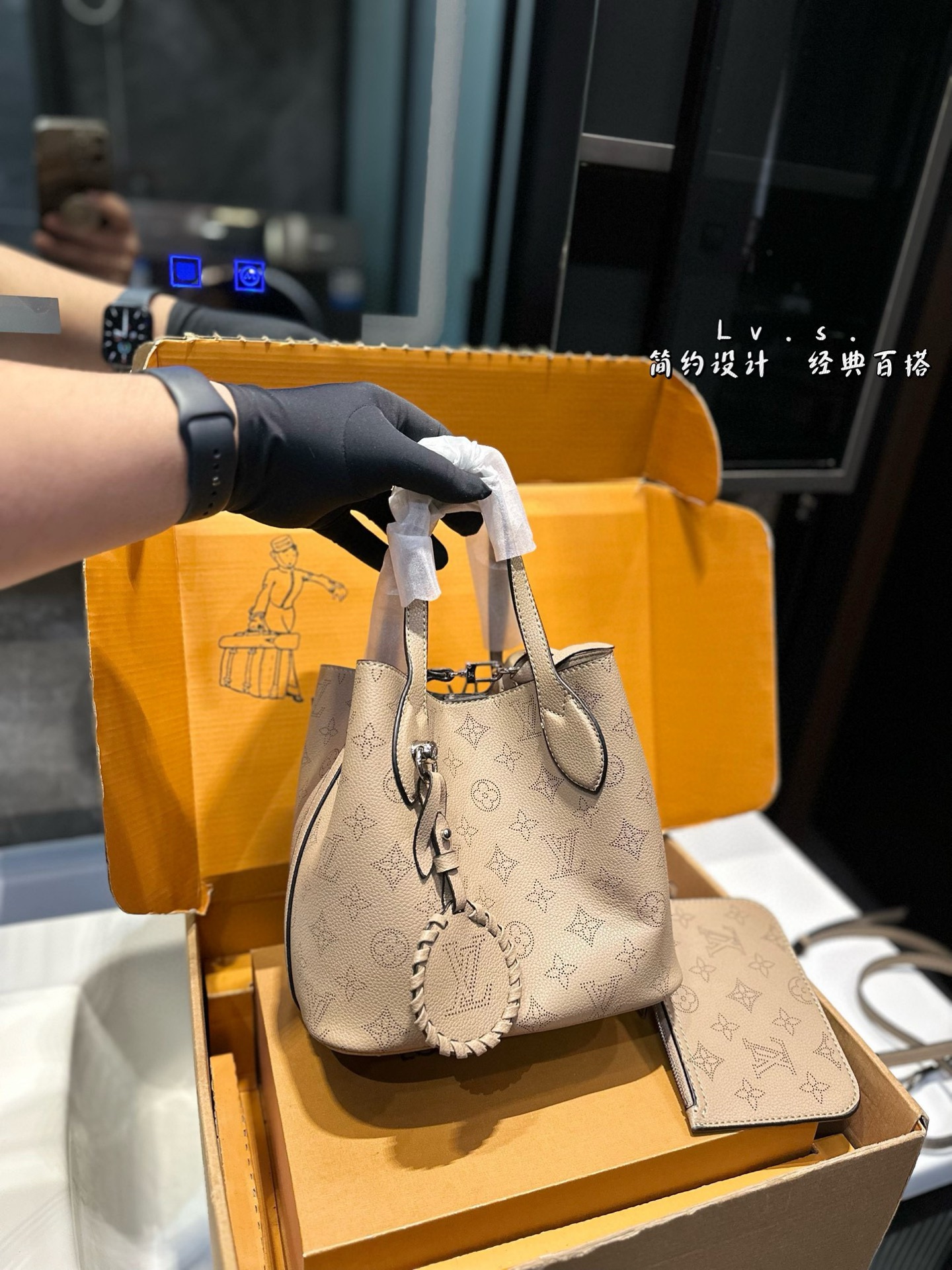 louis new arrival tote bucket bag size:21 * 20cm