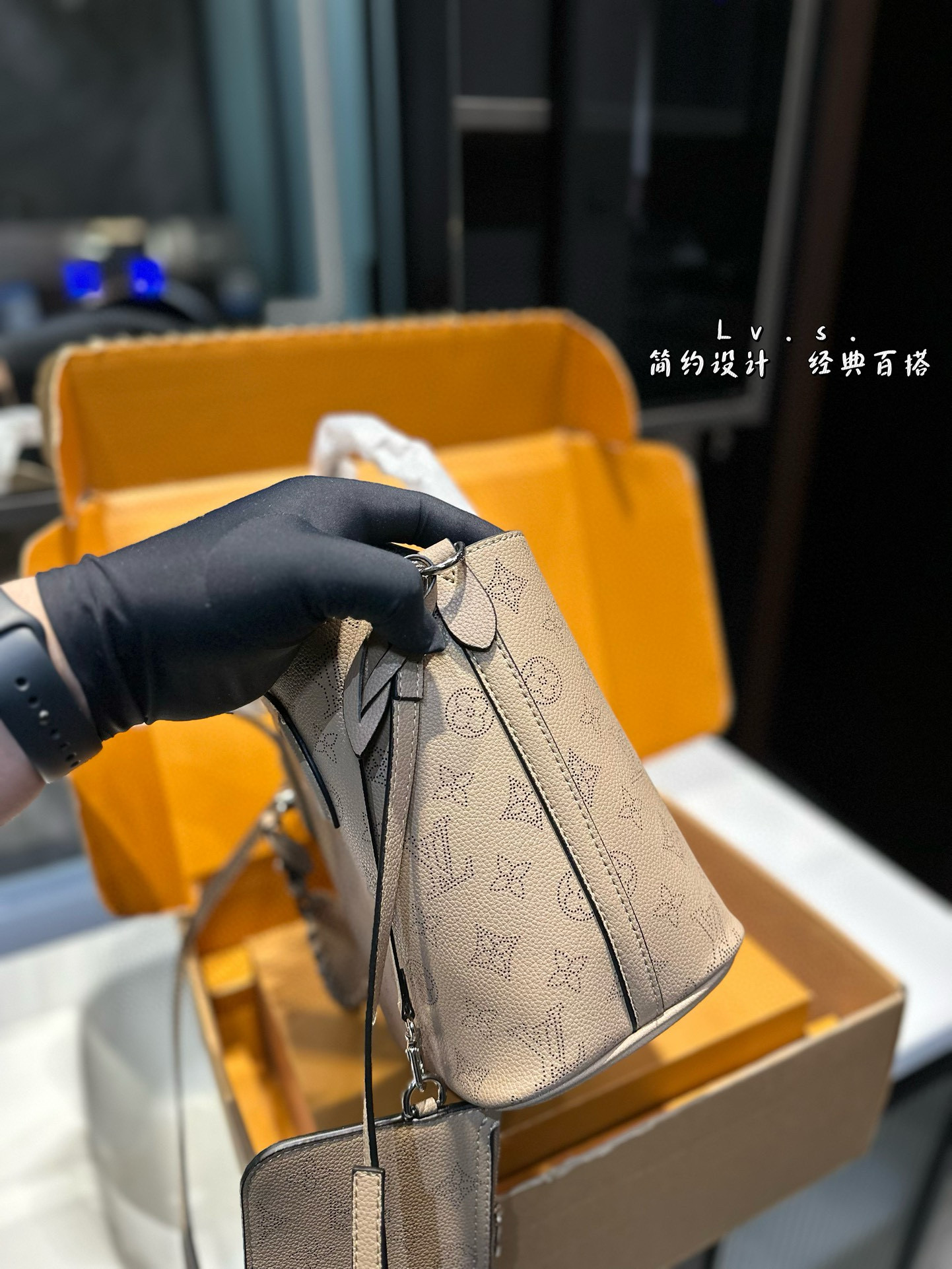 louis new arrival tote bucket bag size:21 * 20cm