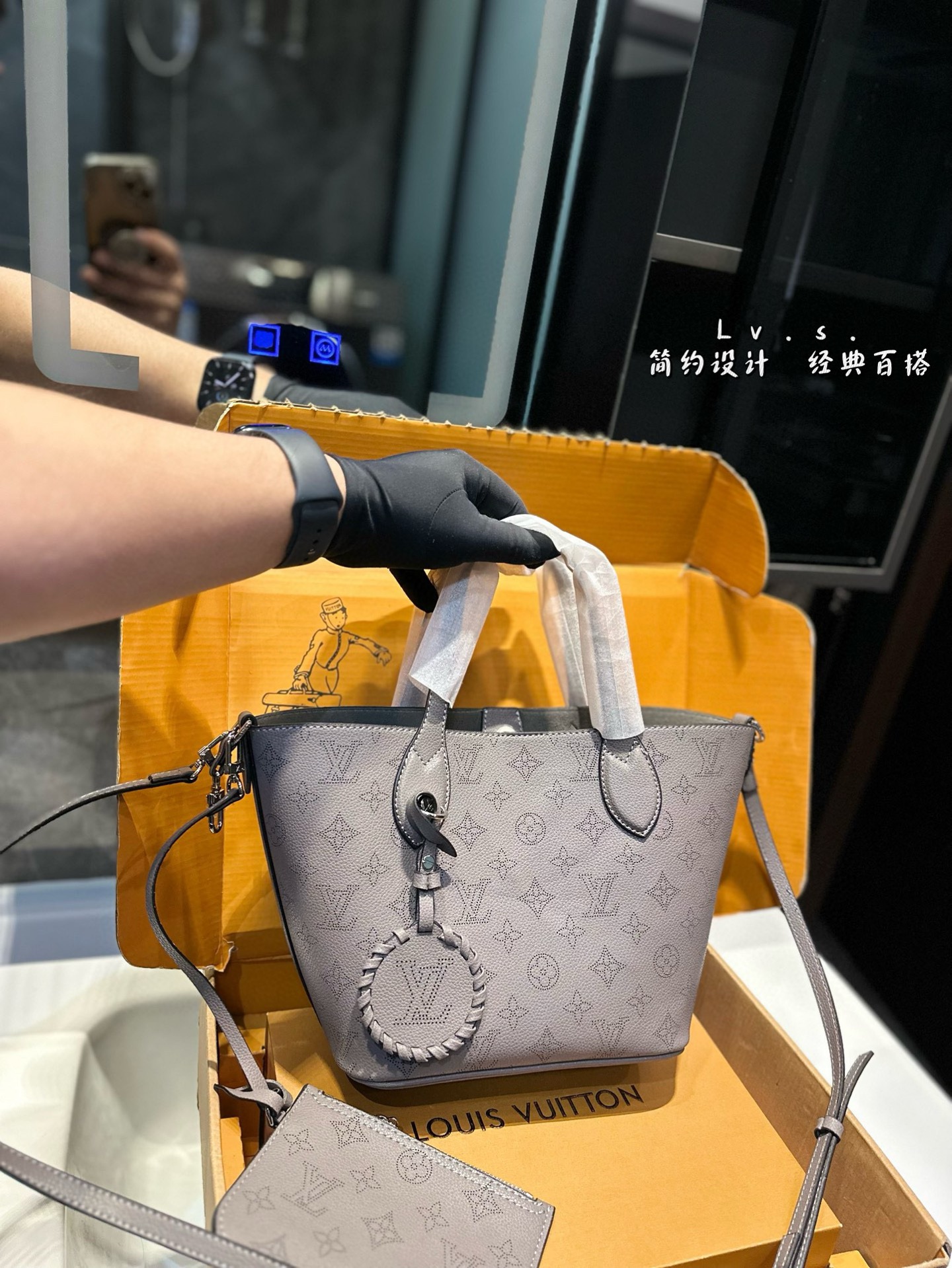 louis new arrival tote bucket bag size:21 * 20cm