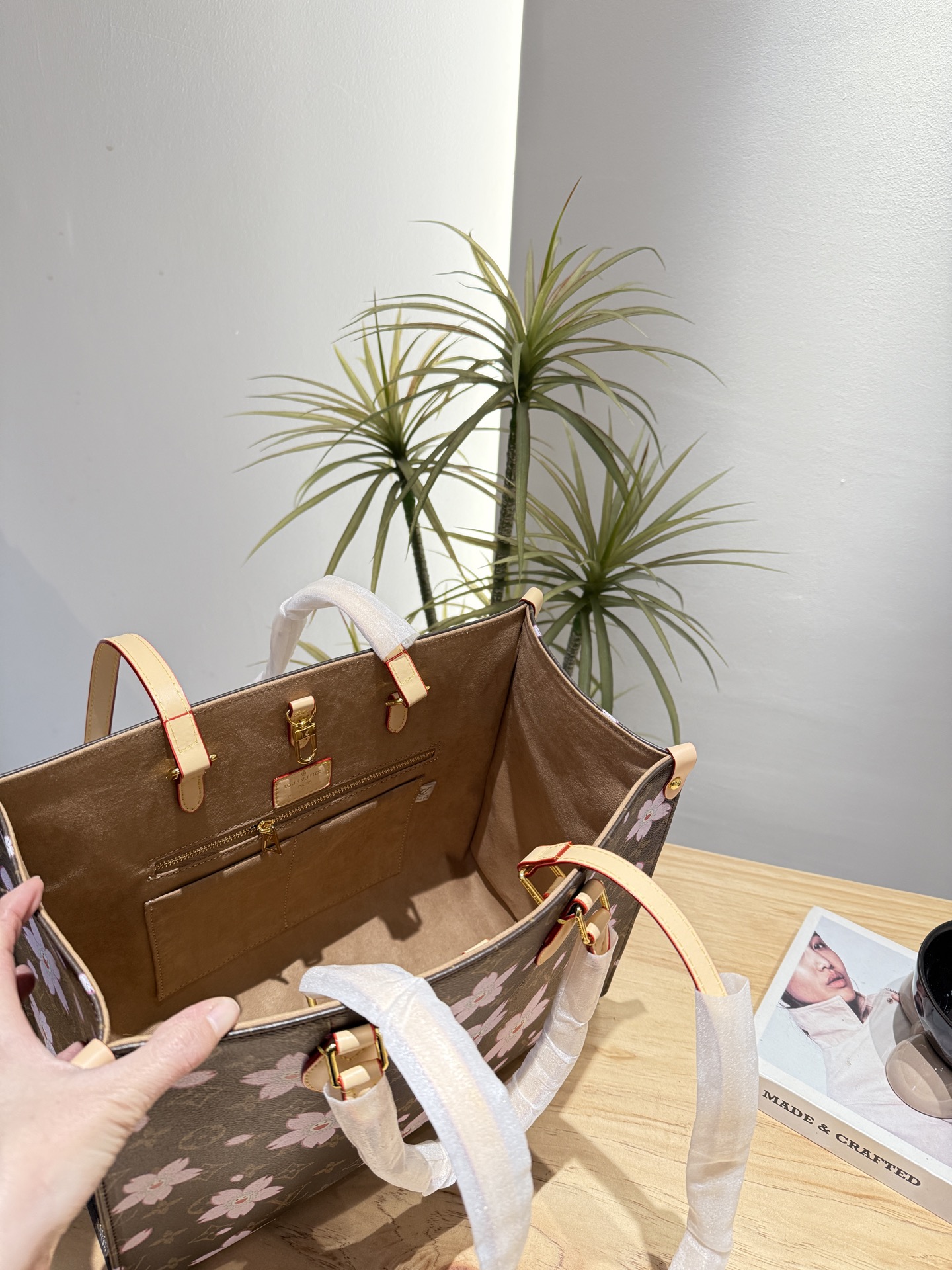 Louis 25s new arrival onthego tote bag