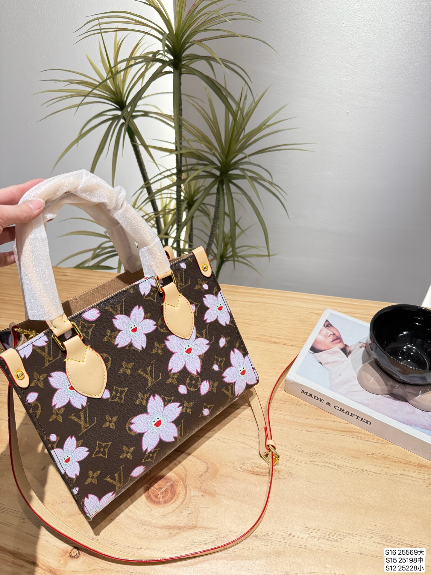 Louis 25s new arrival onthego tote bag