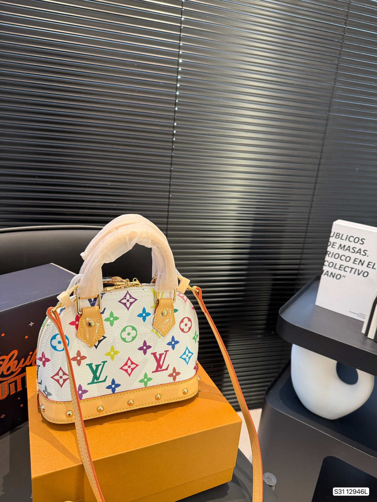 Louis new arrival bb bag size:20 * 15 cm