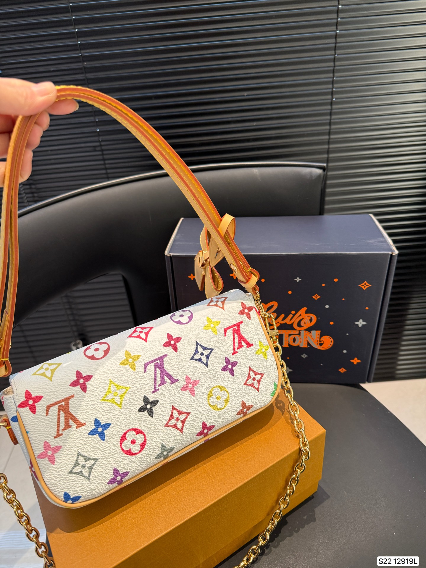 Louis new arrival hobo bag size:22 * 12 cm