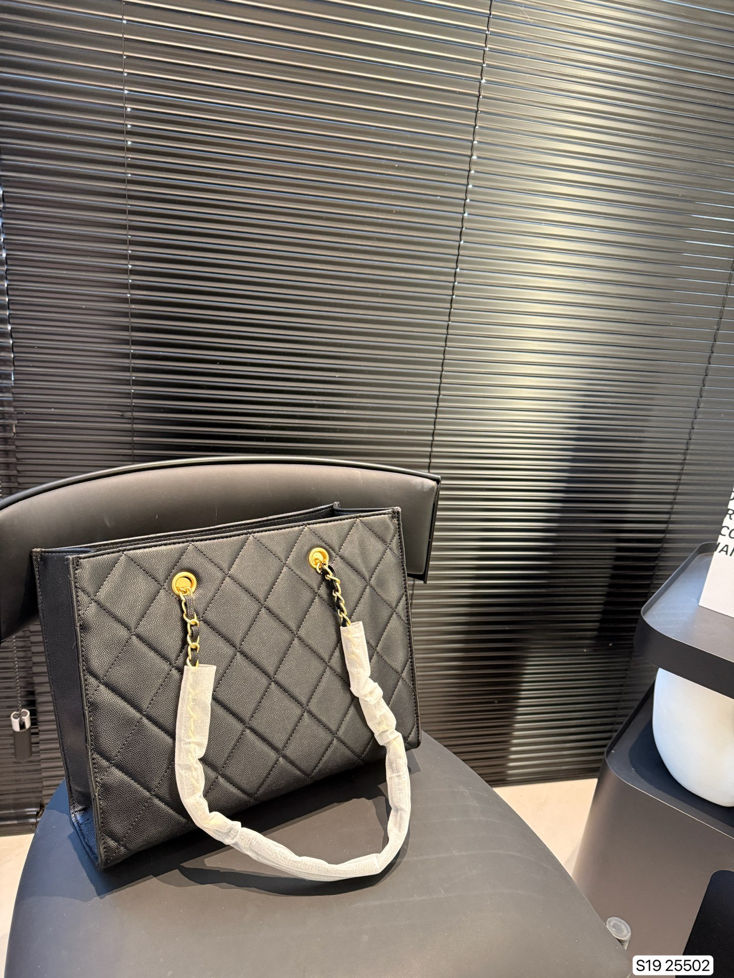 Cc new arrival tote bag size:30 * 24 cm