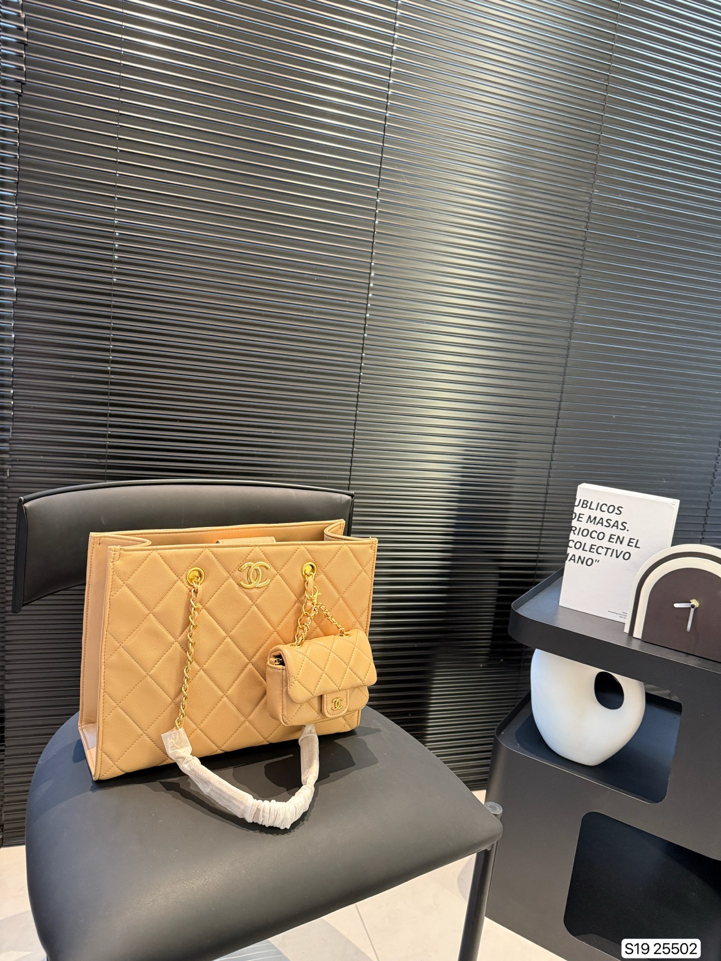 Cc new arrival tote bag size:30 * 24 cm