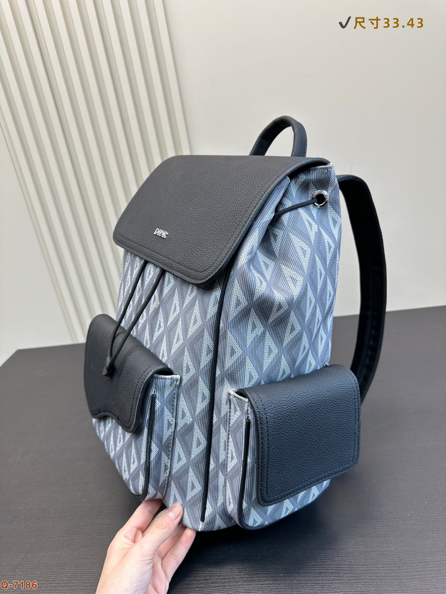 D new arrival backpack bag size: 33*43cm