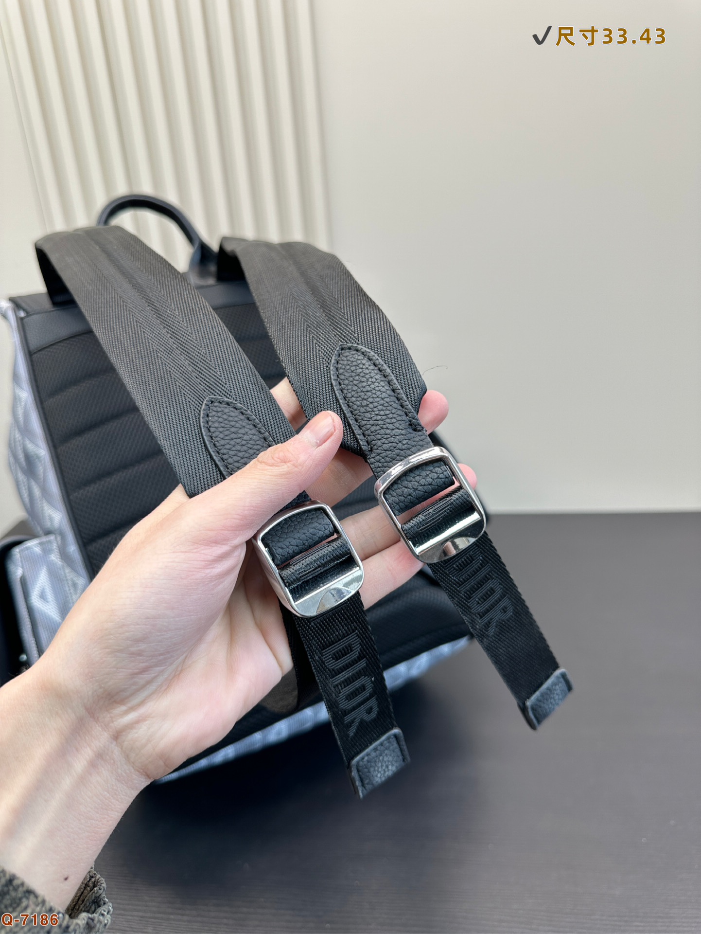 D new arrival backpack bag size: 33*43cm