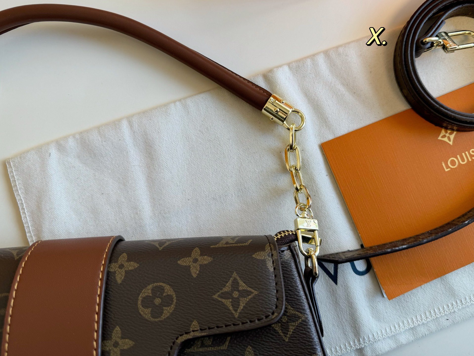 Louis new arrival hobo bag size: 26*13 cm