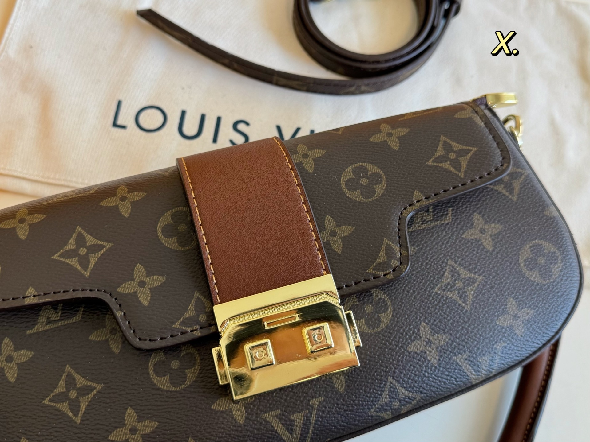 Louis new arrival hobo bag size: 26*13 cm