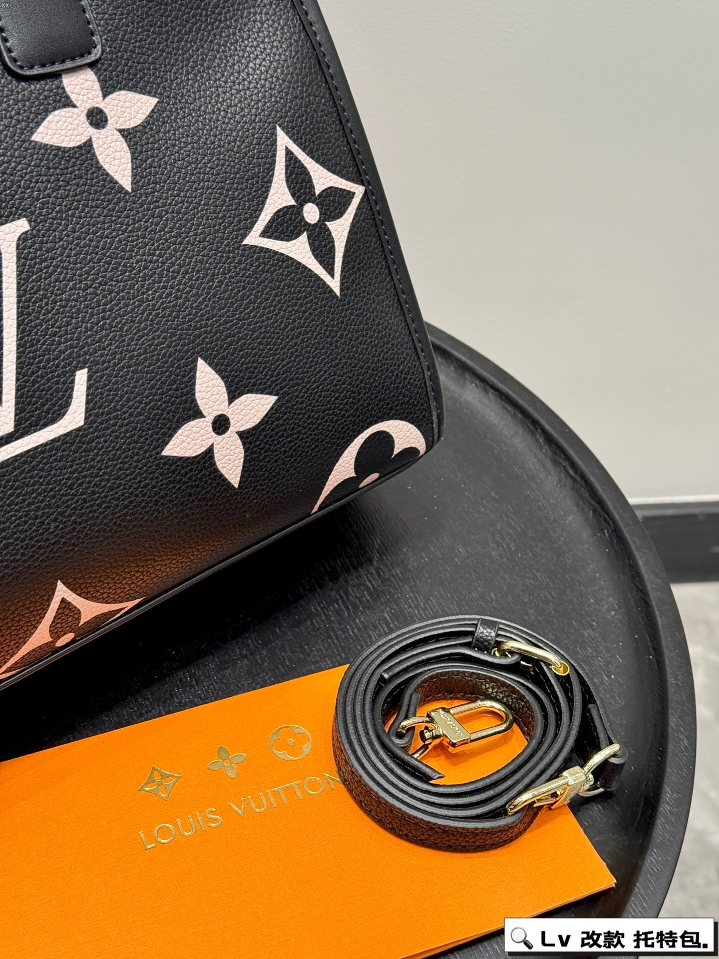 Louis new arrival vintage tote bag 009 size: 32*24 cm