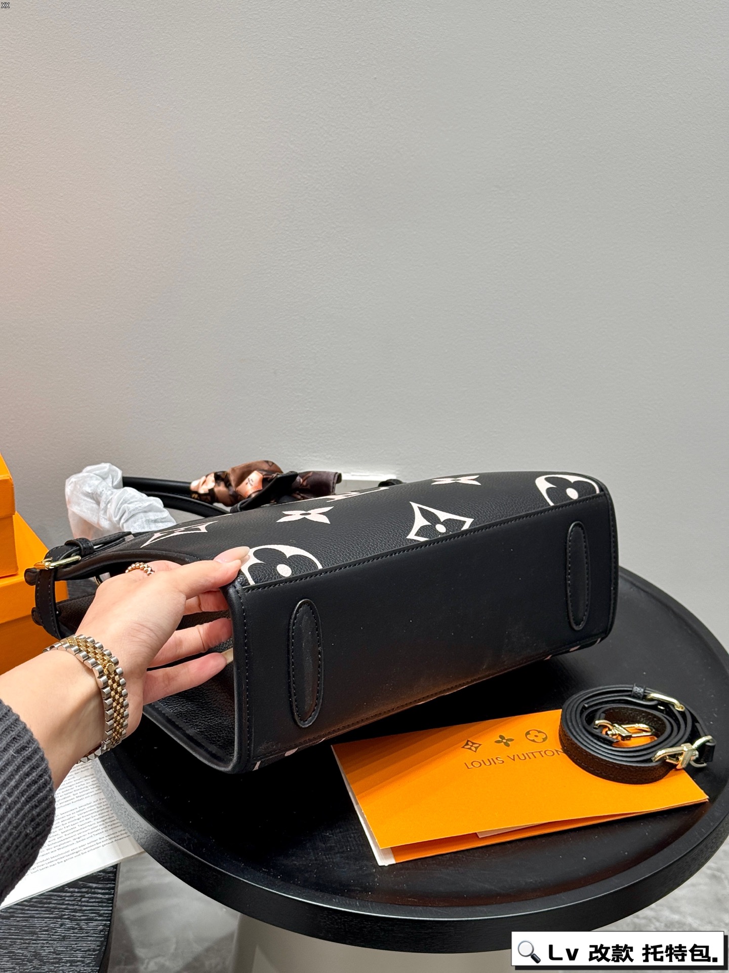 Louis new arrival vintage tote bag 009 size: 32*24 cm