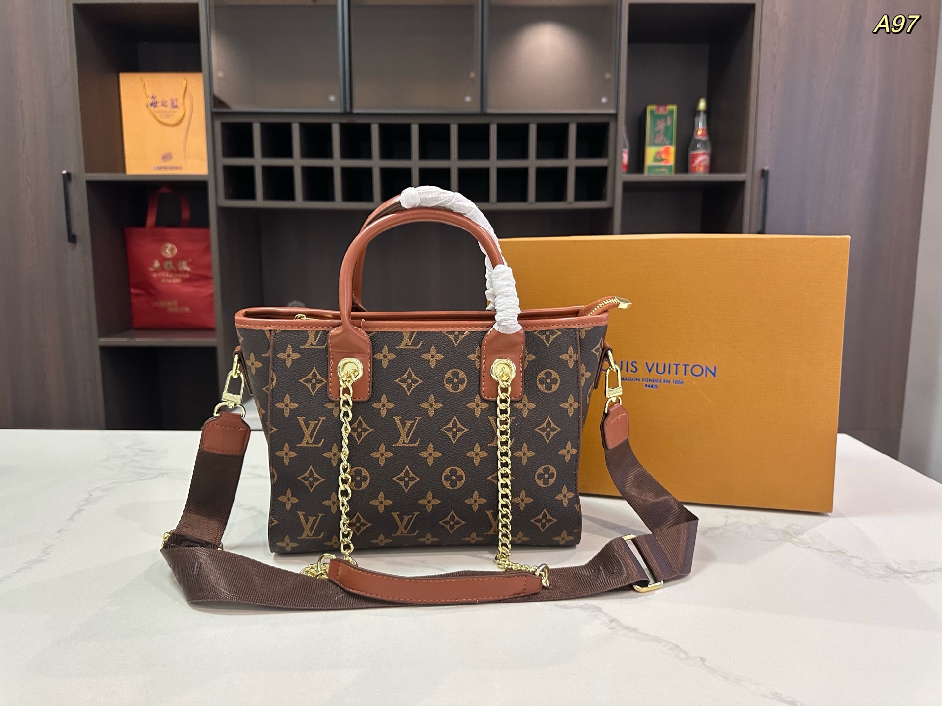 Louis new arrival tote bag size: 26*22cm cm