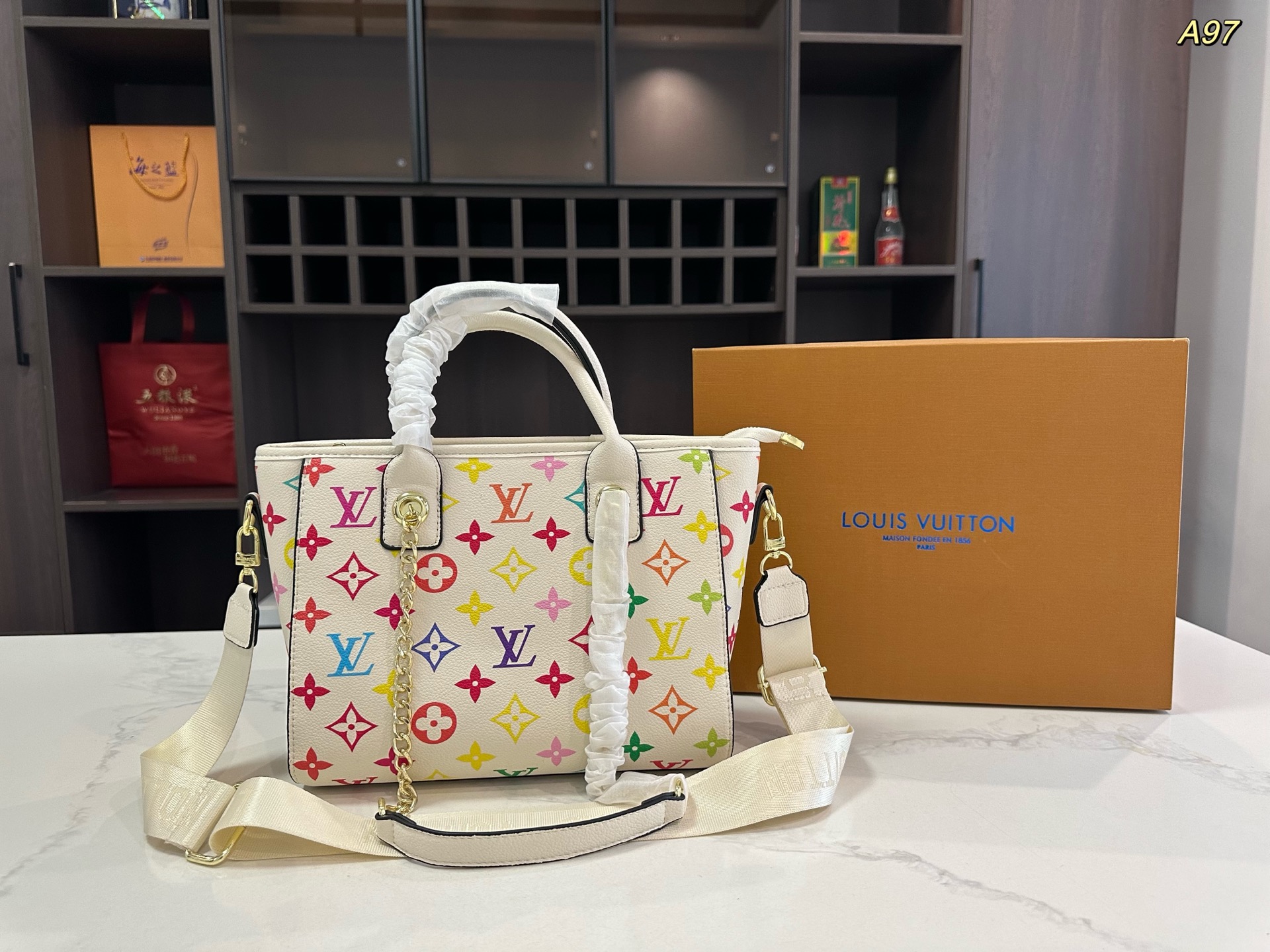 Louis new arrival tote bag size: 26*22cm cm