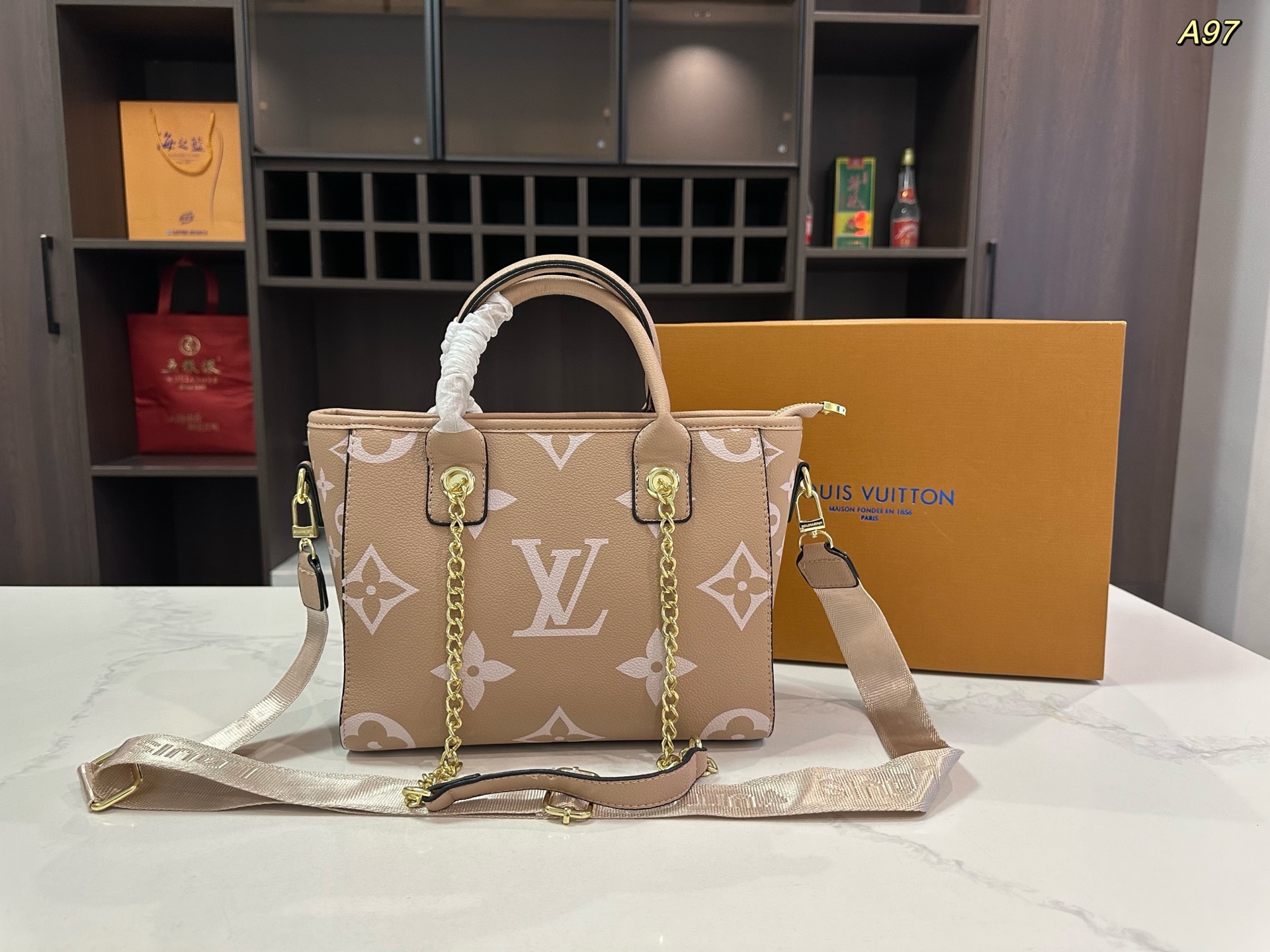 Louis new arrival tote bag size: 26*22cm cm