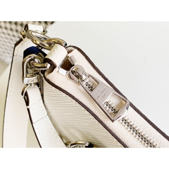 L-bag Size: 25 x 15 x 8 cm