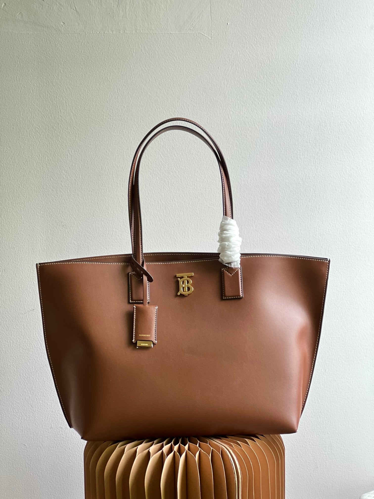 Bur Motif Leather Medium Tote Bag