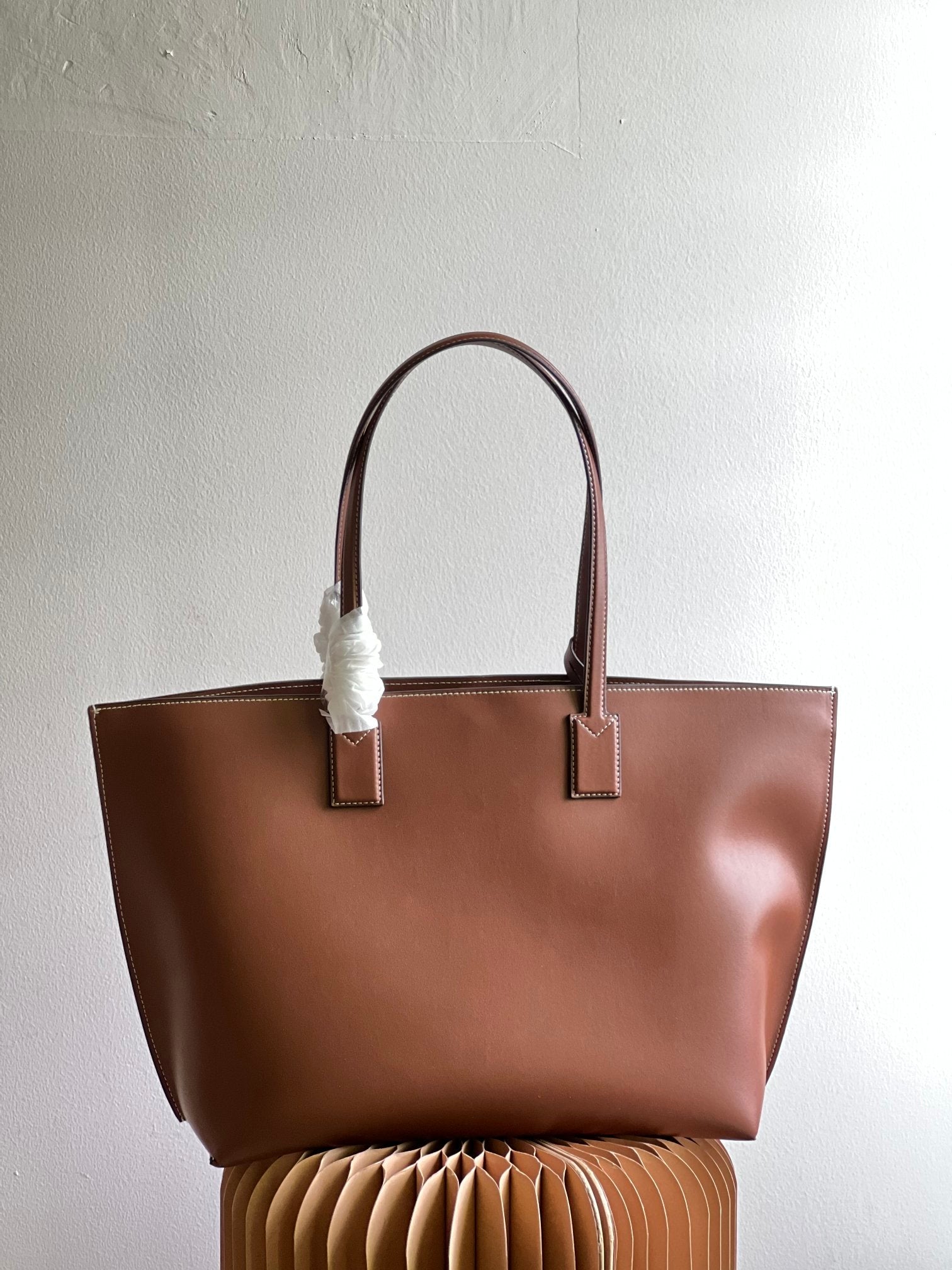 Bur Motif Leather Medium Tote Bag