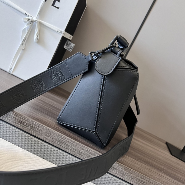 LOE puzzle bag size: 24X16.5X10.5cm