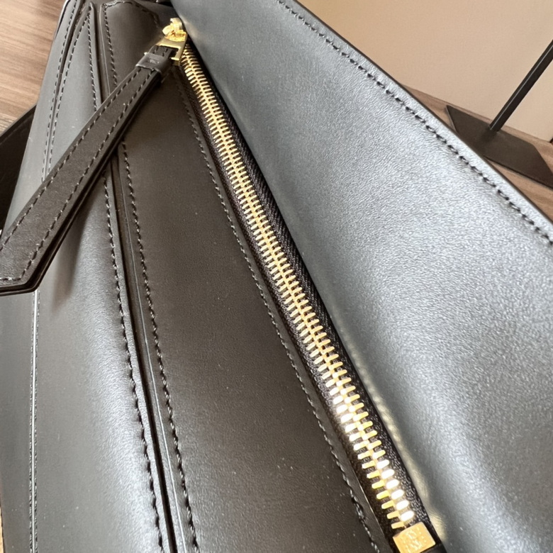 LOE puzzle bag size: 24X16.5X10.5cm